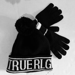 TRUE RELIGION NWOT Beanie Hat with  Pom Pom and Matching Set of Gloves